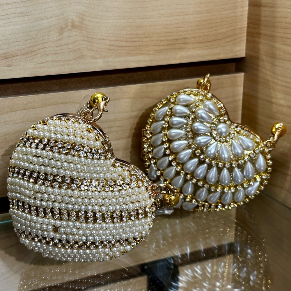Elegant Golden Heart-Shaped Pearl Clutch